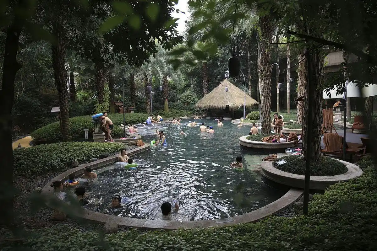 天冷哪里泡溫泉？重慶有沒(méi)有“假溫泉”？溫泉分布在哪些區(qū)域？-地大熱能